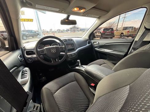 Used 2019 Dodge Journey SE image 12
