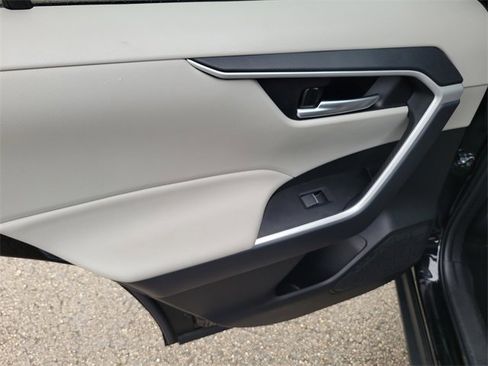Used 2025 Toyota RAV4 XLE Premium image 9