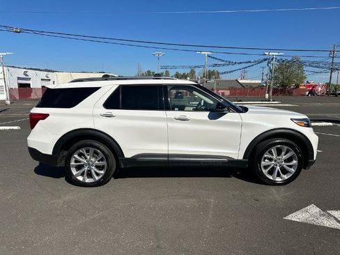 Certified 2022 Ford Explorer Platinum w/ Equipment Group 601A AWD/4WD image 8