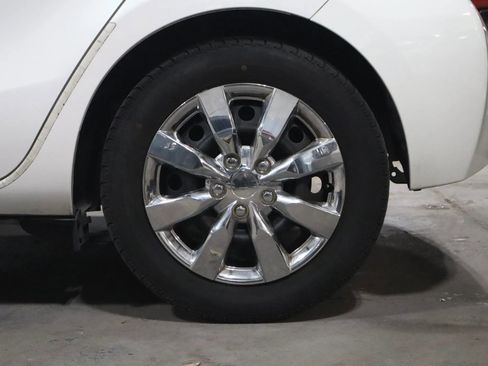 Used 2015 Toyota Prius C One image 4