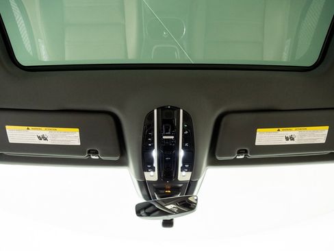 Certified 2022 Porsche Cayenne Platinum Edition w/ Premium Package Plus image 20