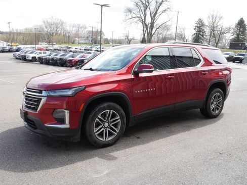 Used 2022 Chevrolet Traverse LT w/ LT Premium Package image 2