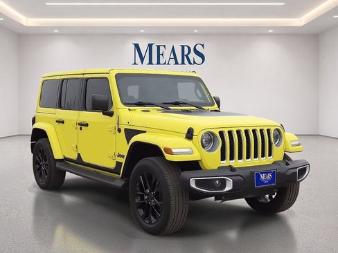 Used 2023 Jeep Wrangler Unlimited Sahara w/ Cold Weather Group AWD/4WD image 7
