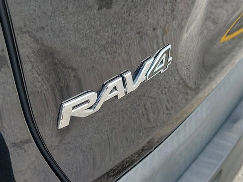 Used 2022 Toyota RAV4 XLE w/ Convenience Package image 33