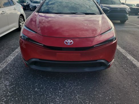 Used 2025 Toyota Prius LE FWD image 2