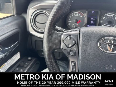 Used 2016 Toyota Tacoma TRD Off-Road w/ Premium & Technology Package image 19