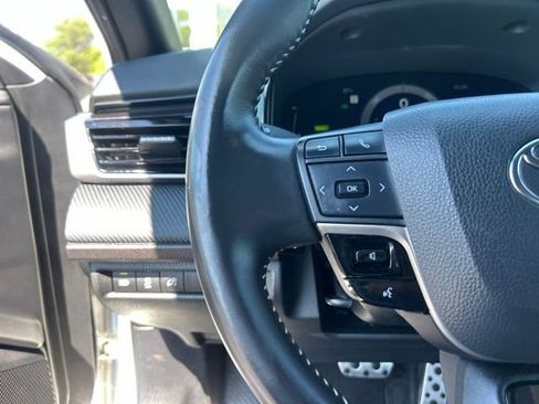 Used 2025 Toyota Camry SE FWD image 19