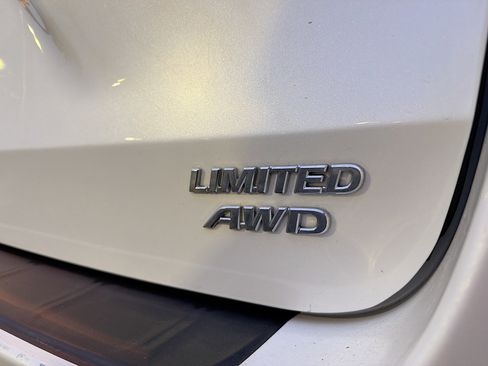 Used 2018 Toyota Sienna Limited Premium image 9
