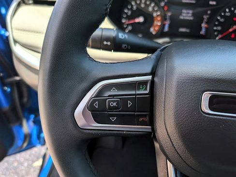 Used 2025 Jeep Compass Limited image 19