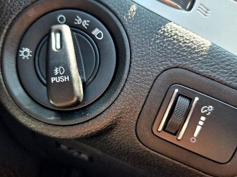 Used 2013 Dodge Journey SXT w/ Flexible Seating Group image 23