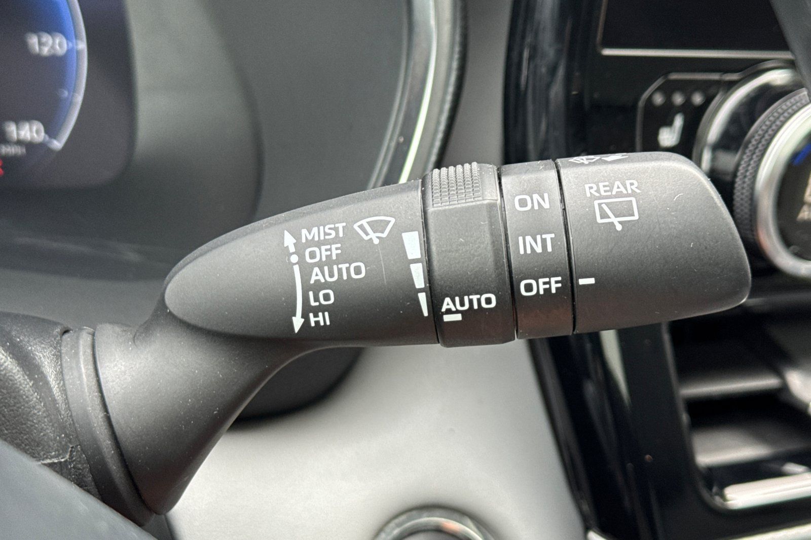 Used 2023 Toyota Highlander Platinum FWD image 33