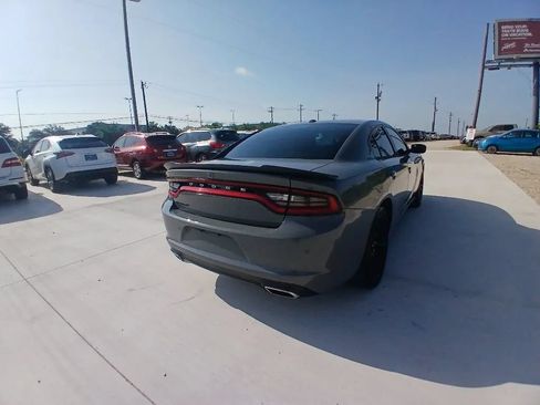 Used 2019 Dodge Charger SXT w/ Blacktop Package RWD image 5
