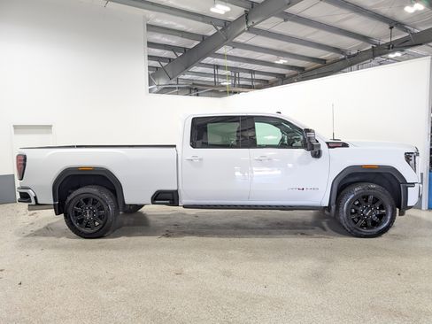 Used 2024 GMC Sierra 2500 AT4 w/ AT4 Premium Plus Package AWD/4WD image 2