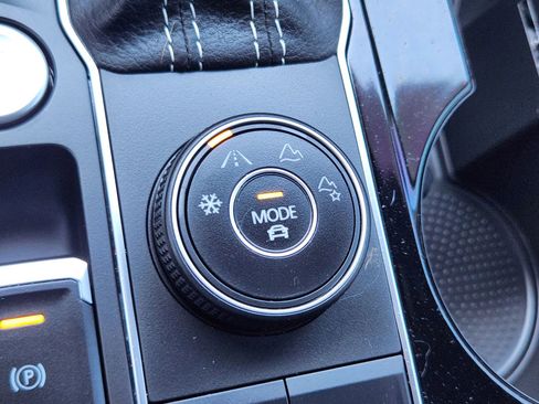 Used 2022 Volkswagen Atlas Cross Sport SEL R-Line image 22