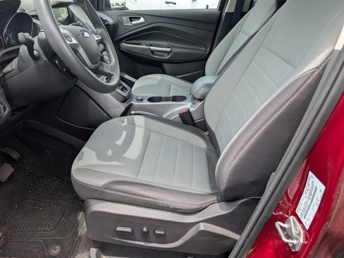 Used 2016 Ford Escape SE w/ Equipment Group 201A FWD image 9
