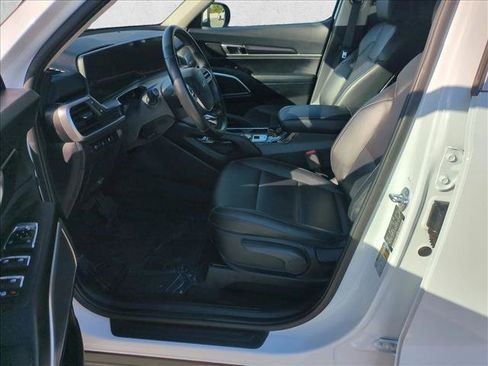 Used 2023 Kia Telluride LX image 16