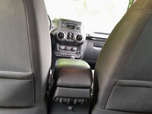 Used 2018 Jeep Wrangler Unlimited Sport S AWD/4WD image 30
