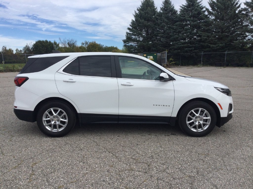 Used 2024 Chevrolet Equinox LT w/ LPO, Floor Liner Package FWD image 8