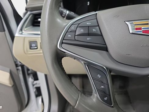 Used 2019 Cadillac XT5 Luxury FWD image 16