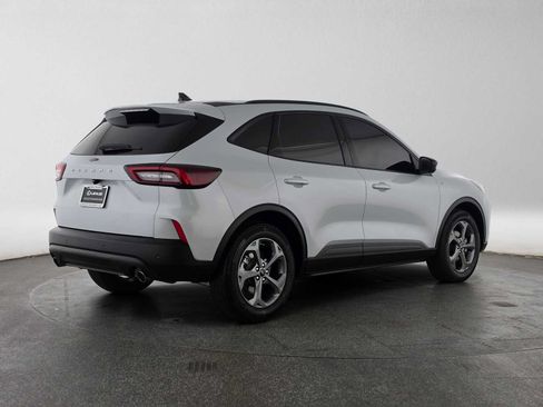Used 2025 Ford Escape ST-Line w/ Tech Pack #1 FWD image 3