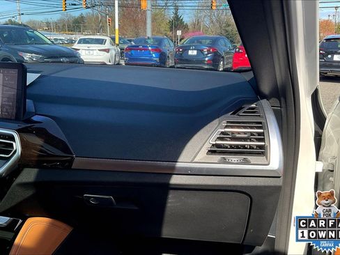 Used 2024 BMW X4 xDrive30i w/ Premium Package image 19