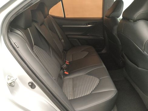 Used 2021 Toyota Camry SE image 19