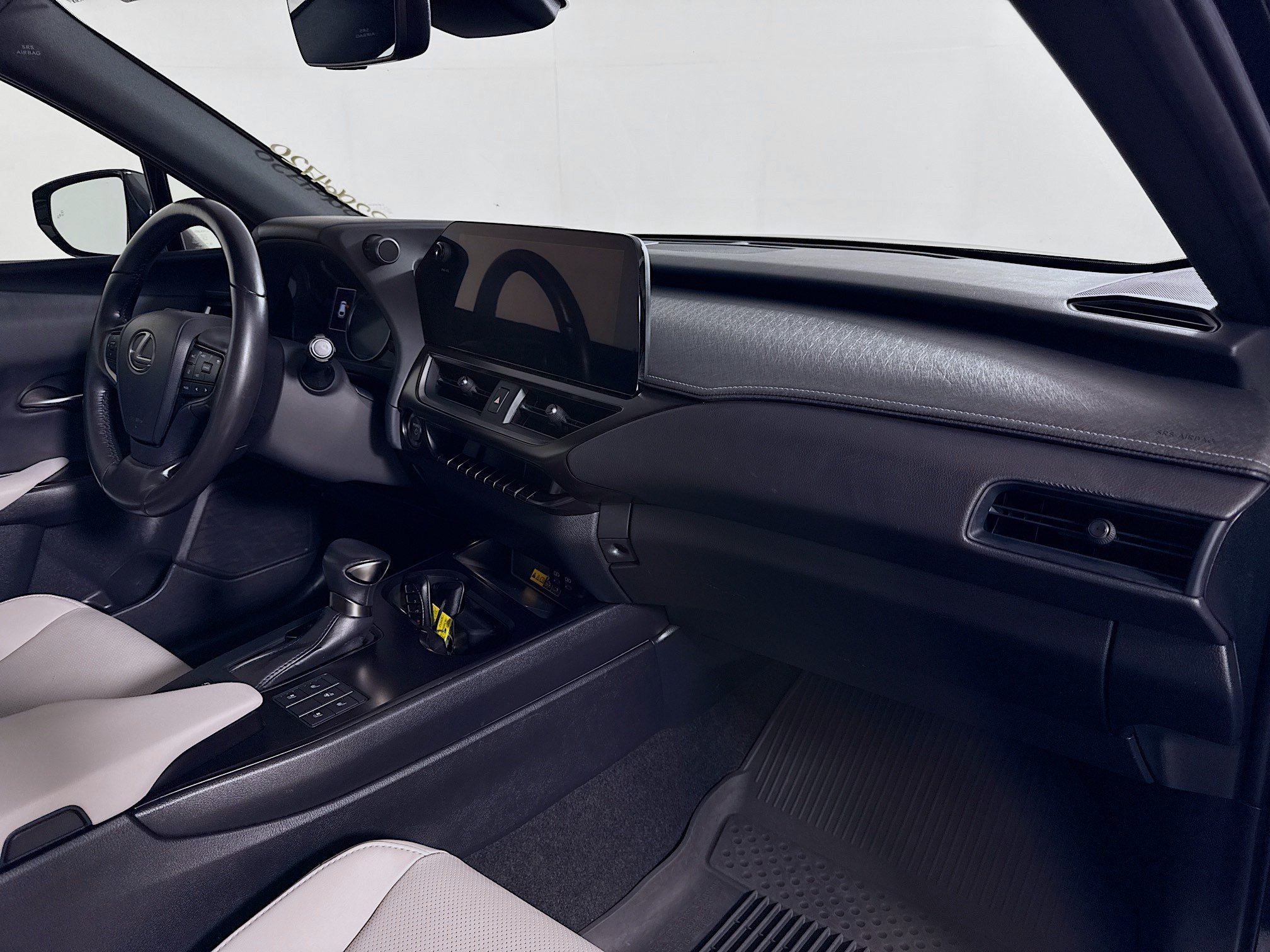 Used 2023 Lexus UX 250h AWD w/ Accessory Package (Z2) image 27