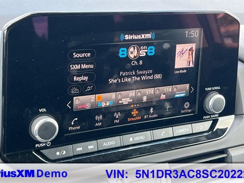 Used 2025 Nissan Pathfinder S image 30