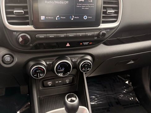 Used 2025 Hyundai Venue SEL FWD image 8