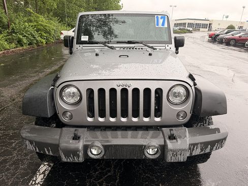 Used 2017 Jeep Wrangler Unlimited Rubicon w/ Connectivity Group AWD/4WD image 8
