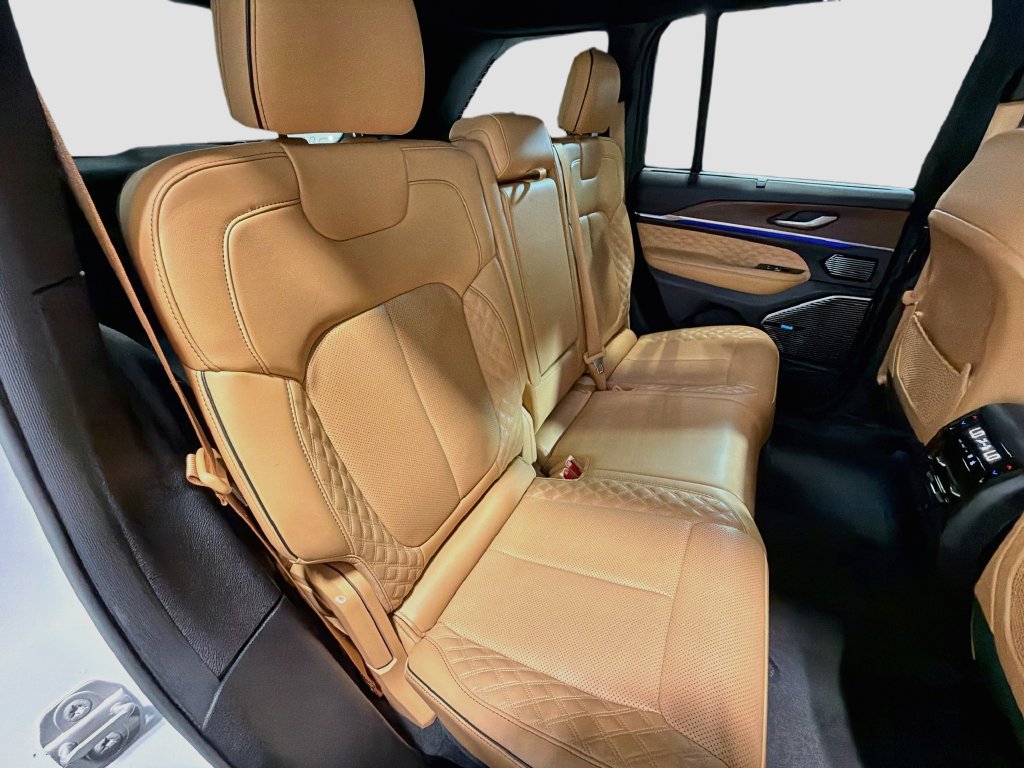 Used 2023 Jeep Grand Cherokee Summit w/ Luxury Tech Group V AWD/4WD image 24