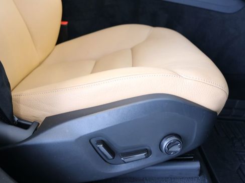 Used 2018 Volvo XC60 T6 Momentum w/ Vision Package image 39