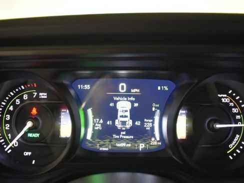 Used 2025 Jeep Wrangler Unlimited Sahara AWD/4WD image 27