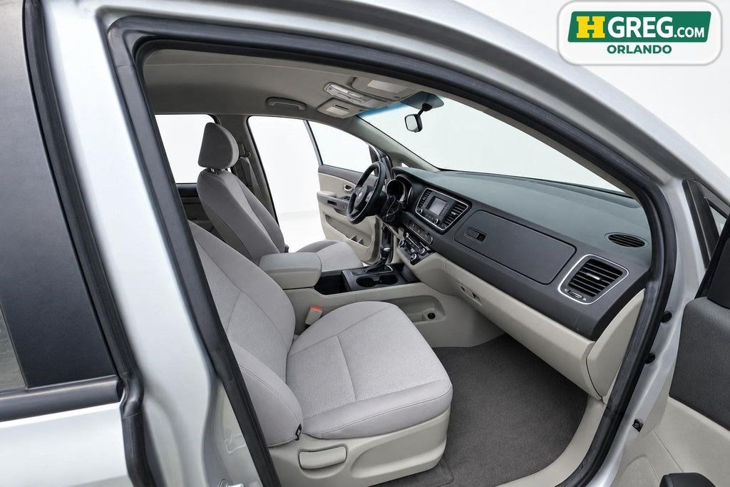 Used 2018 Kia Sedona L FWD image 11