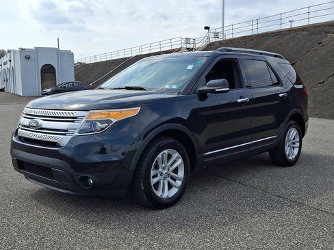 Used 2014 Ford Explorer XLT w/ Equipment Group 202A image 3