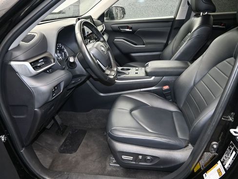 Used 2023 Toyota Highlander L image 13