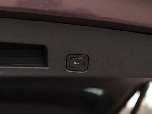 Used 2025 GMC Acadia Elevation image 32