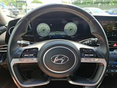 Used 2022 Hyundai Elantra Limited w/ Preferred Accessory Package FWD image 20