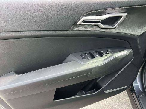 Used 2024 Kia Sportage LX image 13