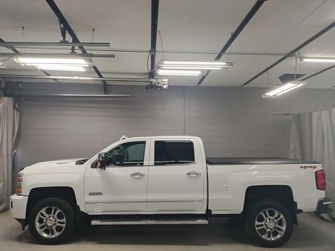 Used 2019 Chevrolet Silverado 2500 High Country w/ Duramax Plus Package AWD/4WD image 14
