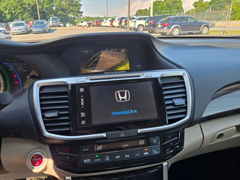 Used 2017 Honda Accord EX-L image 8
