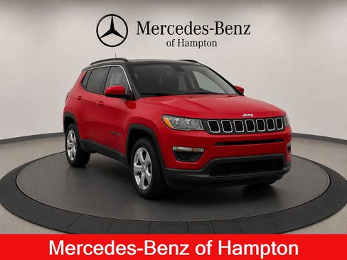 Used 2018 Jeep Compass Latitude w/ Popular Equipment Group FWD image 4