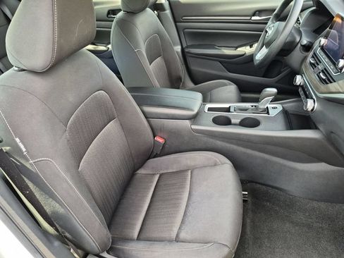 Used 2025 Nissan Altima 2.5 SV FWD image 30