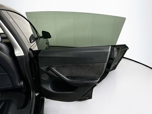 Used 2022 Tesla Model Y Long Range image 29