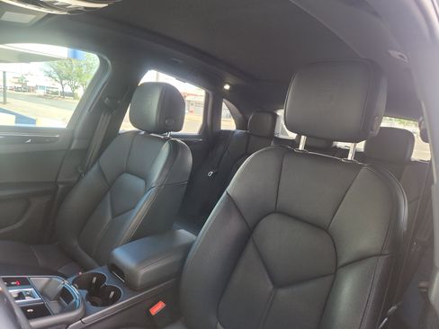 Used 2024 Porsche Macan AWD/4WD image 16
