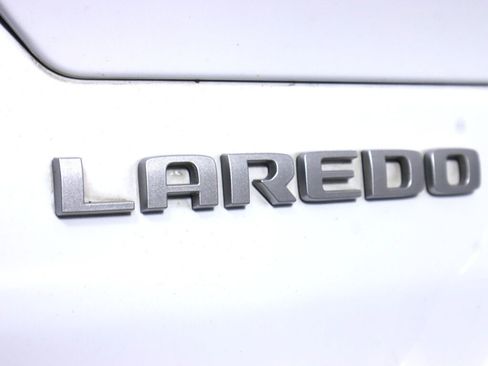 Used 2024 Jeep Grand Cherokee Laredo AWD/4WD image 36