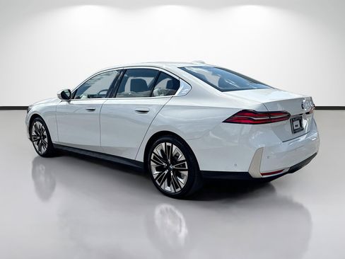 Used 2026 BMW 530i RWD image 5