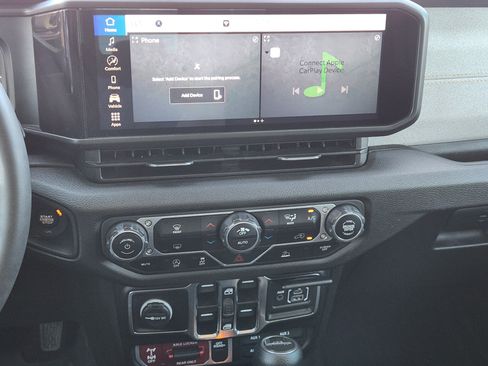 Used 2024 Jeep Gladiator Sport AWD/4WD image 18