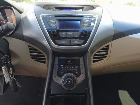 Used 2013 Hyundai Elantra GLS w/ Preferred Pkg FWD image 23