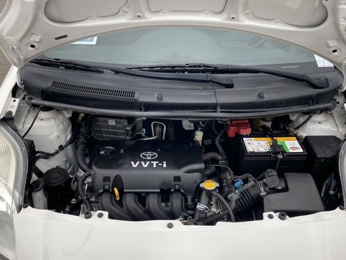 Used 2009 Toyota Yaris 4-Door Hatchback image 23